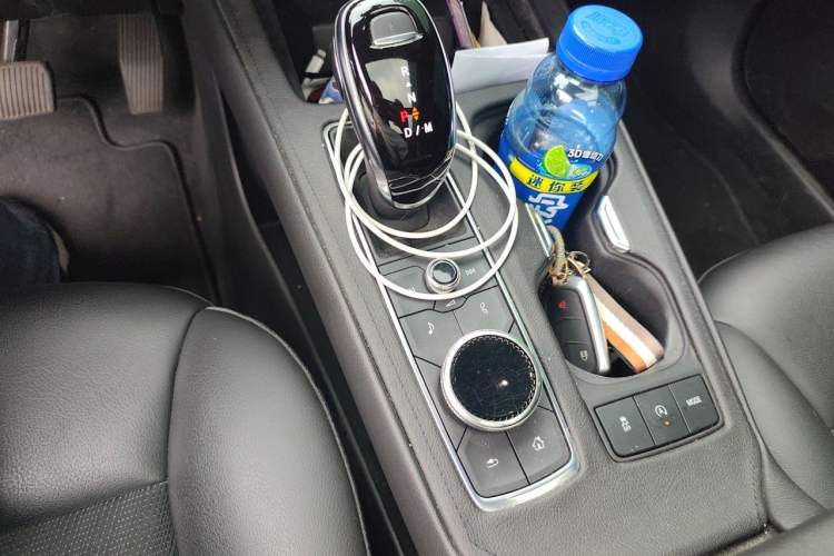 Used Cadillac XT4 2021 28T Two-Wheel Drive Tech Edition Gear Lever