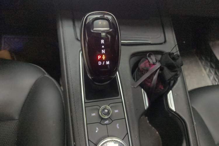 Used Cadillac XT4 2021 28T Two-Wheel Drive Tech Edition Gear Lever