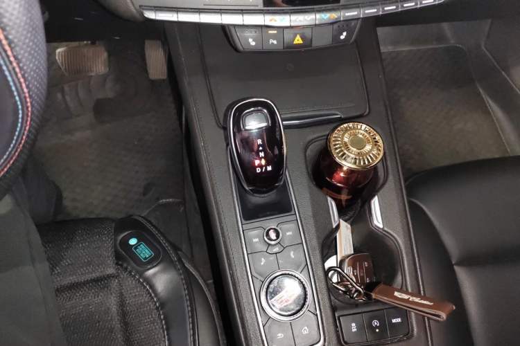Used Cadillac XT4 2021 28T Two-Wheel Drive Luxury Version Gear Lever