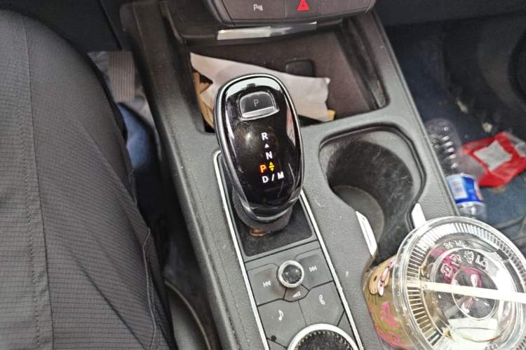 Used Cadillac XT4 2021 28T Two-Wheel Drive Tech Edition Gear Lever