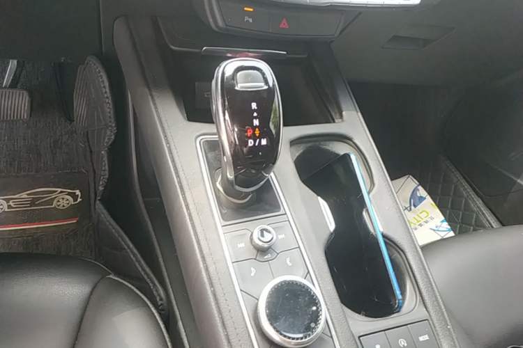 Used Cadillac XT4 2021 28T Two-Wheel Drive Tech Edition Gear Lever