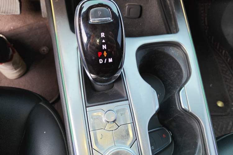 Used Cadillac XT4 2021 28T Two-Wheel Drive Tech Edition Gear Lever