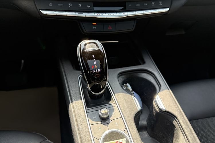 Used Cadillac XT4 2021 28T Two-Wheel Drive Tech Edition Gear Lever