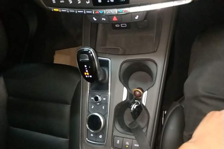 Used Cadillac XT4 2021 28T Two-Wheel Drive Leading Version Gear Lever