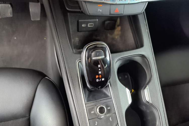 Used Cadillac XT4 2021 28T Two-Wheel Drive Tech Edition Gear Lever