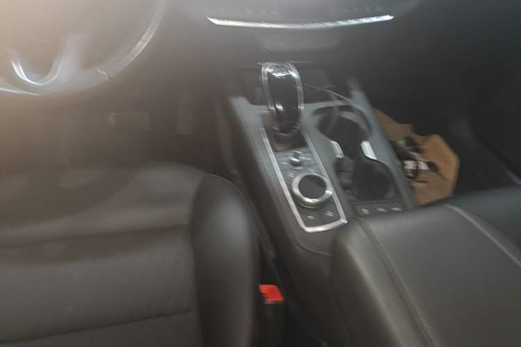Used Cadillac XT4 2021 28T Two-Wheel Drive Tech Edition Gear Lever