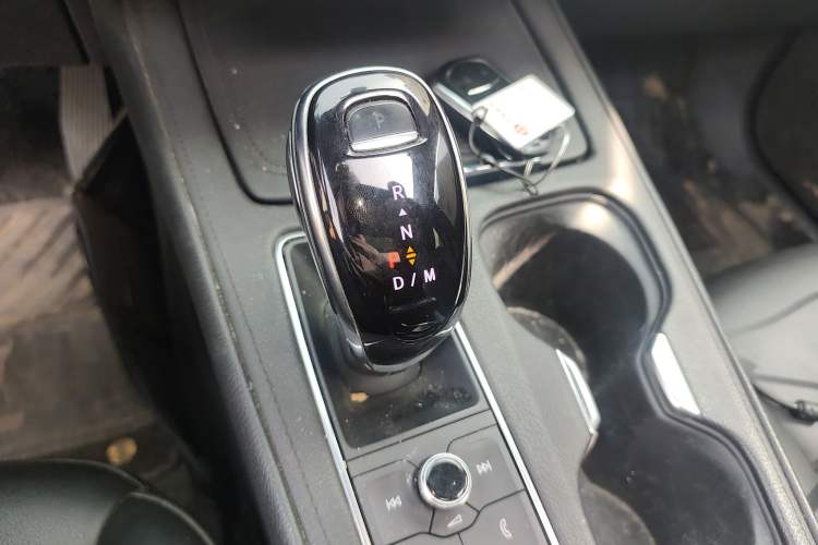 Used Cadillac XT4 2021 28T Two-Wheel Drive Tech Edition Gear Lever