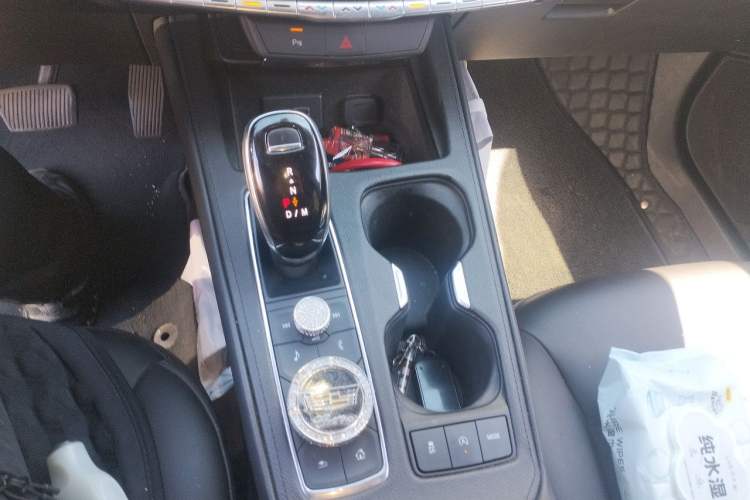 Used Cadillac XT4 2021 28T Two-Wheel Drive Tech Edition Gear Lever