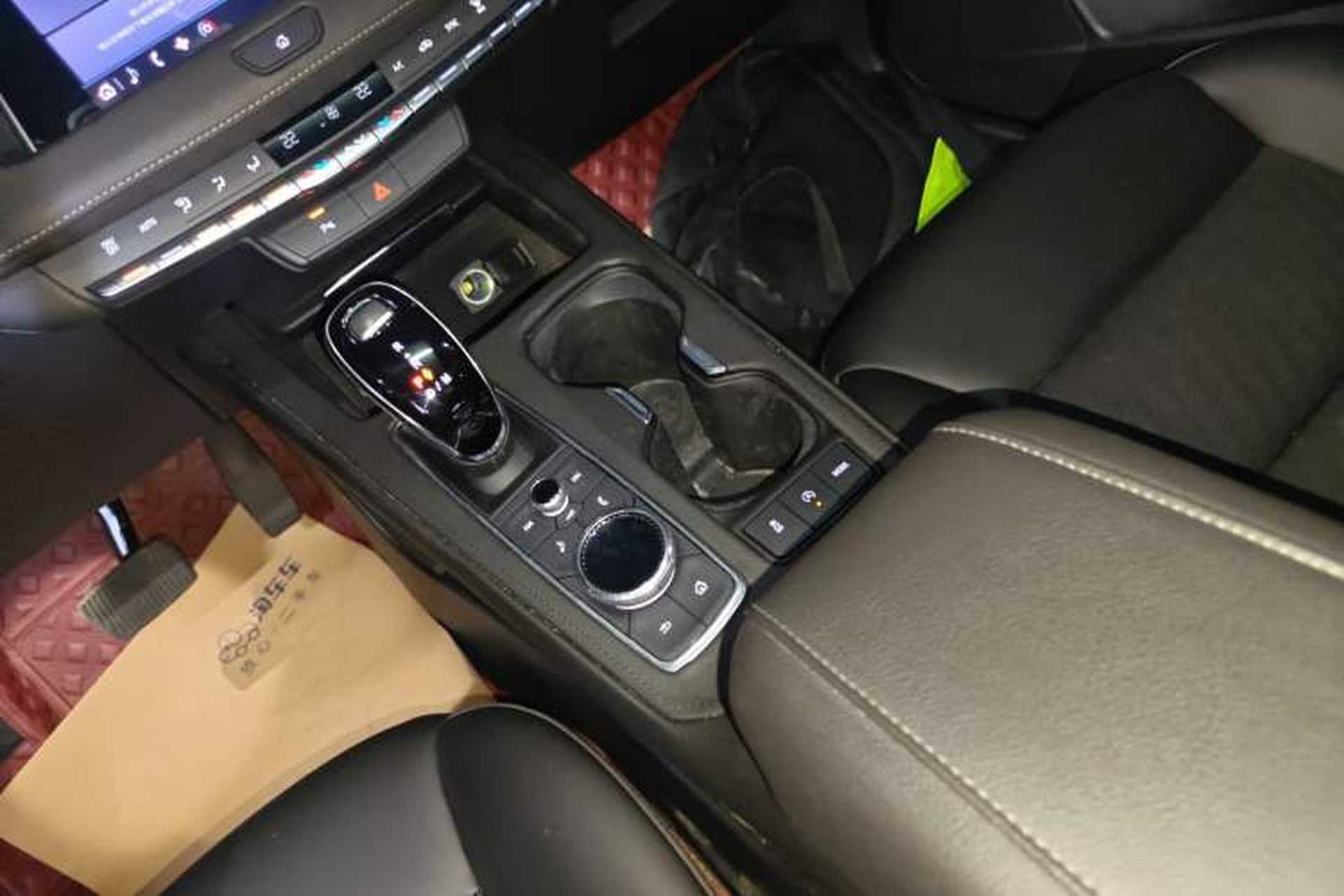Used Cadillac XT4 2021 28T Two-Wheel Drive Tech Edition Gear Lever