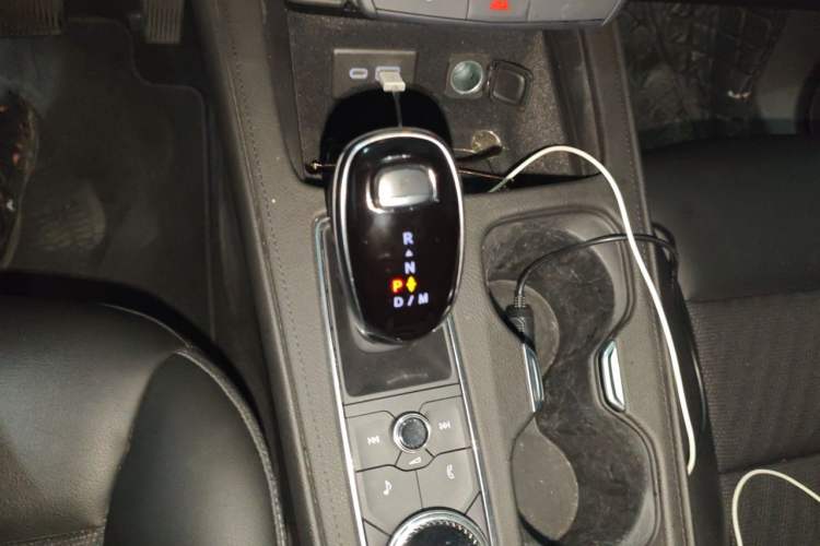 Used Cadillac XT4 2021 28T Two-Wheel Drive Tech Edition Gear Lever