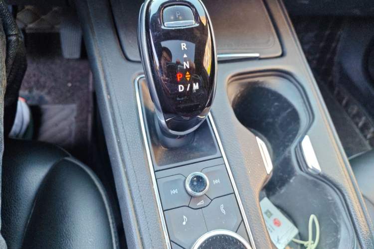 Used Cadillac XT4 2021 28T Two-Wheel Drive Tech Edition Gear Lever