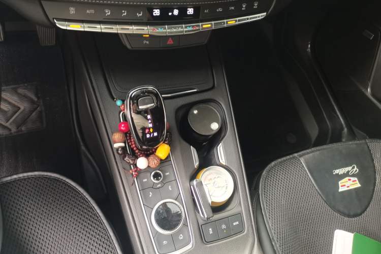 Used Cadillac XT4 2021 28T Two-Wheel Drive Tech Edition Gear Lever