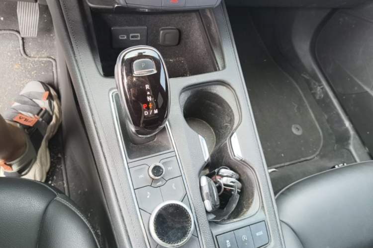 Used Cadillac XT4 2021 28T Two-Wheel Drive Tech Edition Gear Lever
