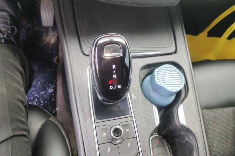 Used Cadillac XT4 2021 28T Two-Wheel Drive Tech Edition Gear Lever