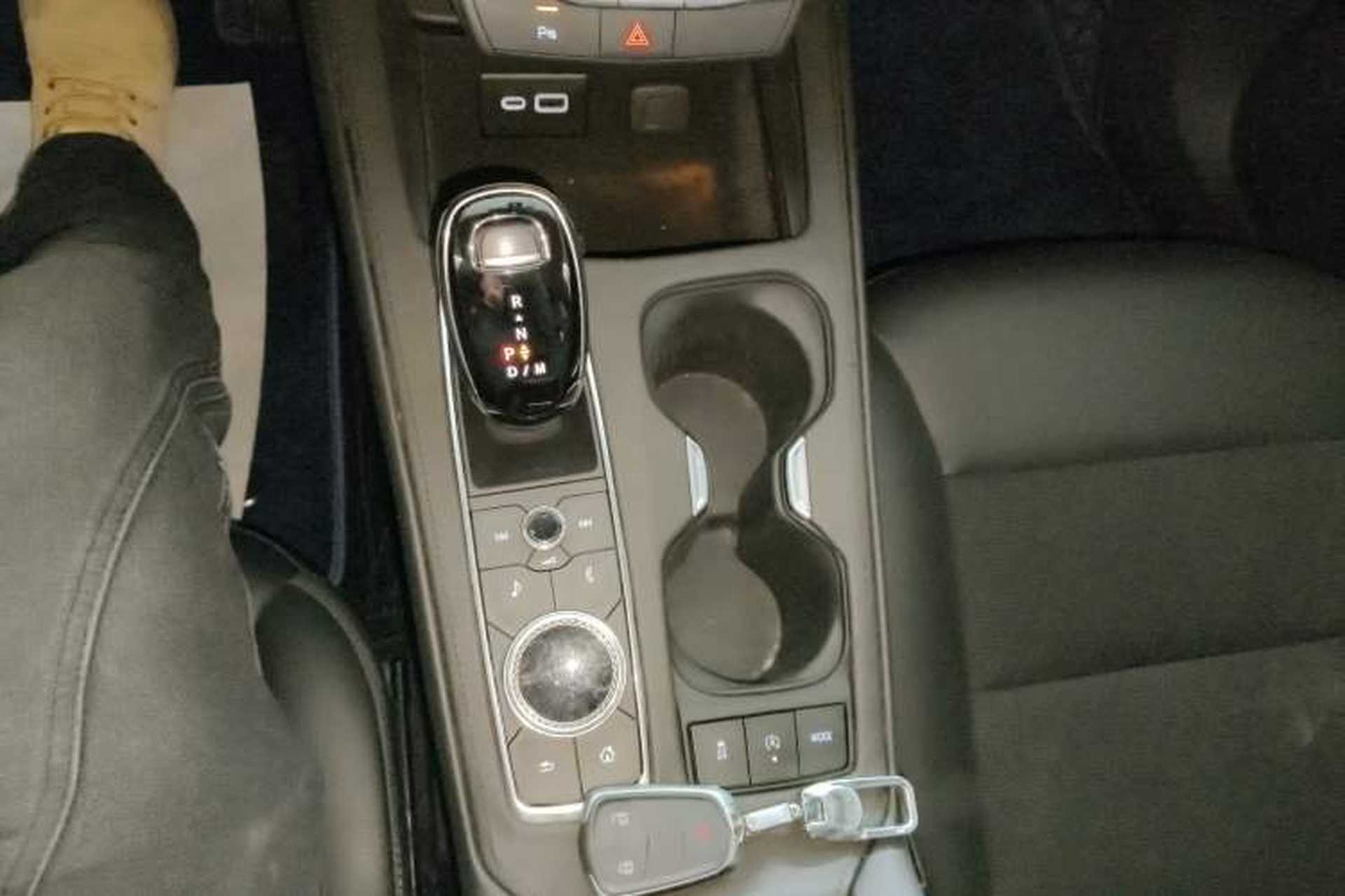 Used Cadillac XT4 2021 28T Two-Wheel Drive Tech Edition Gear Lever