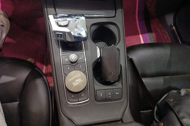 Used Cadillac XT4 2021 28T Two-Wheel Drive Leading Version Gear Lever