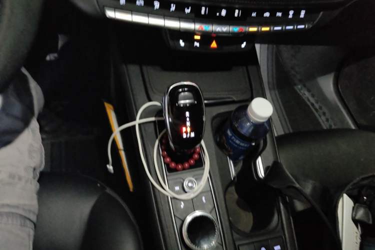 Used Cadillac XT4 2021 28T Two-Wheel Drive Luxury Version Gear Lever