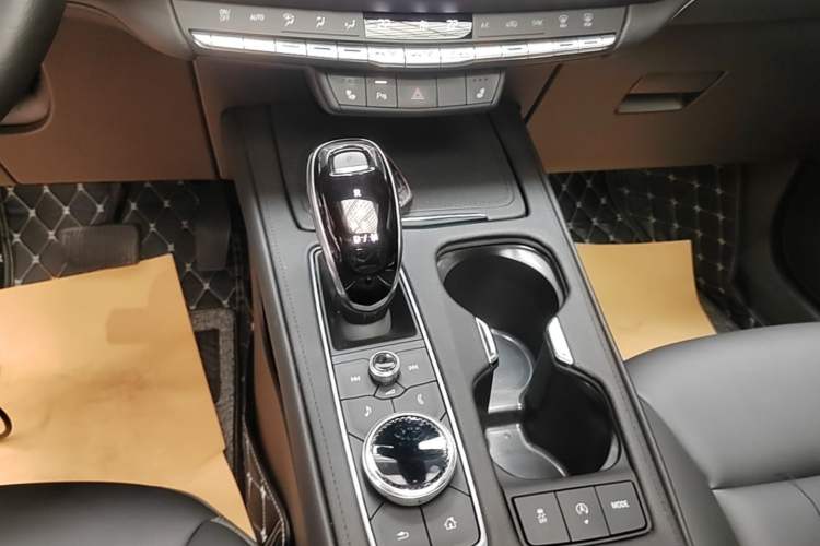 Used Cadillac XT4 2021 28T Two-Wheel Drive Leading Version Gear Lever