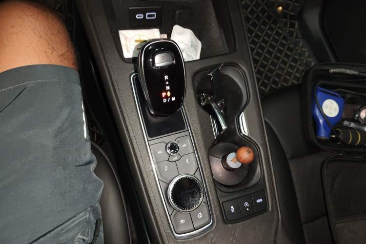 Used Cadillac XT4 2021 28T Two-Wheel Drive Tech Edition Gear Lever