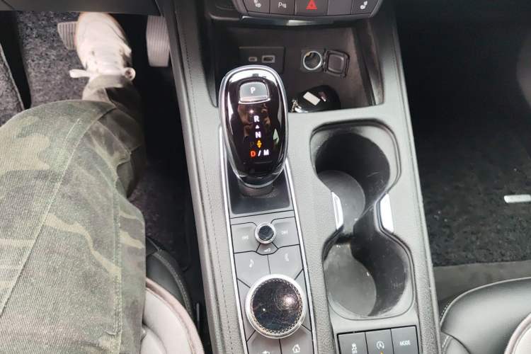 Used Cadillac XT4 2021 28T Two-Wheel Drive Luxury Version Gear Lever