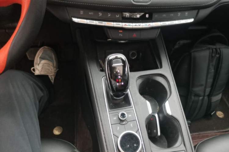 Used Cadillac XT4 2021 28T Two-Wheel Drive Tech Edition Gear Lever