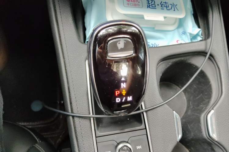 Used Cadillac XT4 2021 28T Two-Wheel Drive Tech Edition Gear Lever