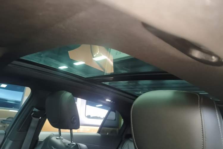 Used Cadillac XT4 2021 28T Two-Wheel Drive Leading Version Headliner