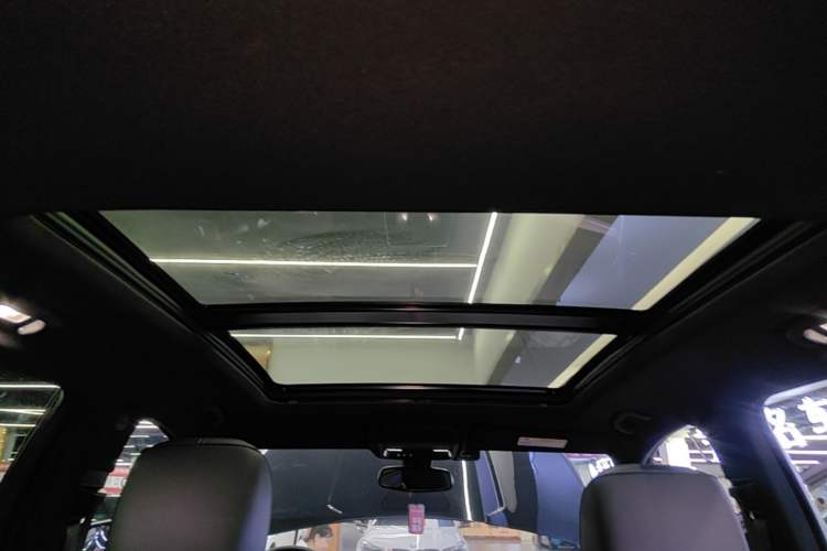 Used Cadillac XT4 2021 28T Two-Wheel Drive Leading Version Headliner