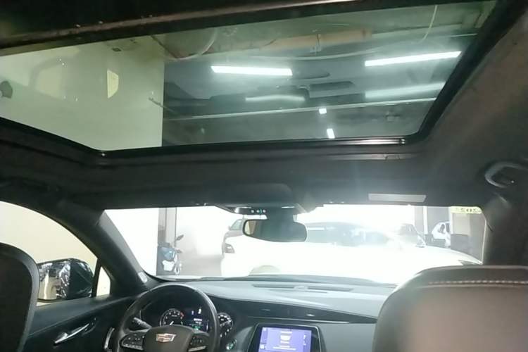 Used Cadillac XT4 2021 28T Two-Wheel Drive Leading Version Headliner
