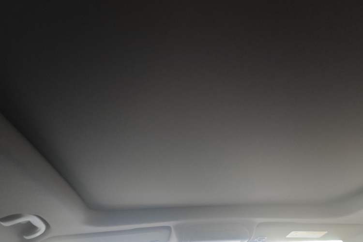 Used Cadillac XT4 2021 28T Two-Wheel Drive Luxury Version Headliner