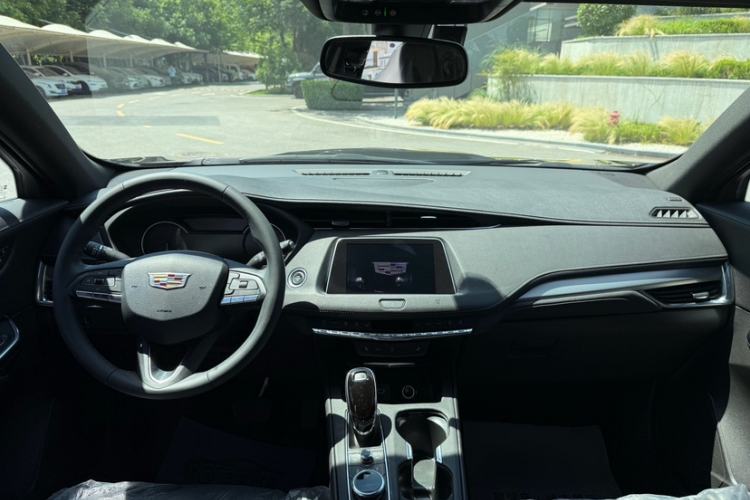 Used Cadillac XT4 2021 28T Two-Wheel Drive Luxury Version Interior 1