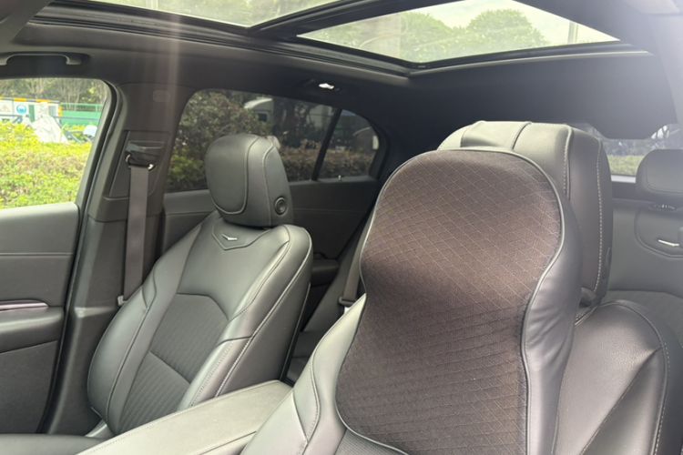 Used Cadillac XT4 2021 28T Two-Wheel Drive Tech Edition Interior 11