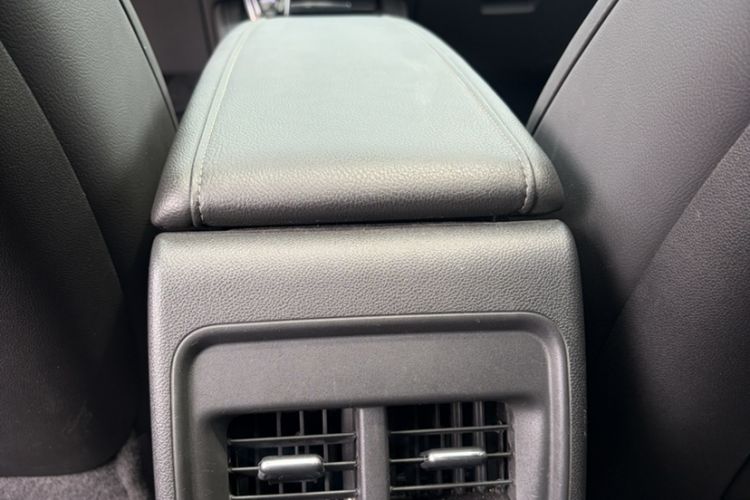 Used Cadillac XT4 2021 28T Two-Wheel Drive Tech Edition Interior 12