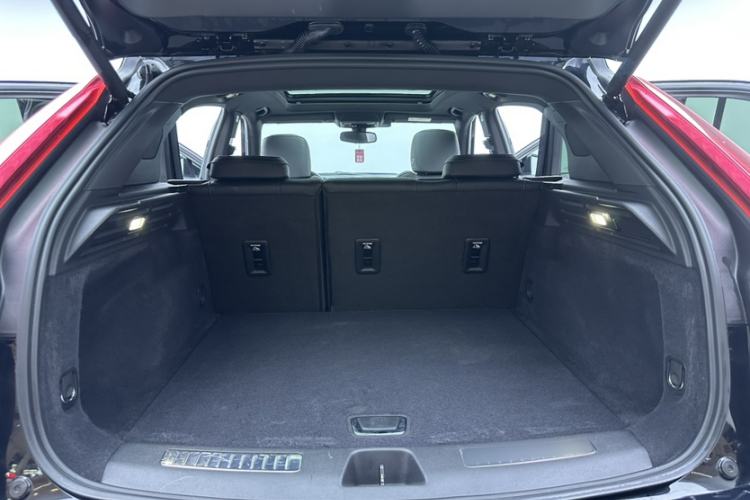 Used Cadillac XT4 2021 28T Two-Wheel Drive Leading Version Interior 2