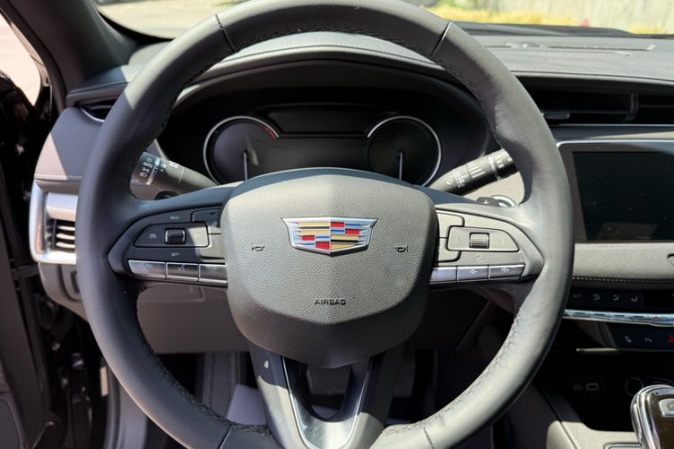 Used Cadillac XT4 2021 28T Two-Wheel Drive Luxury Version Interior 2