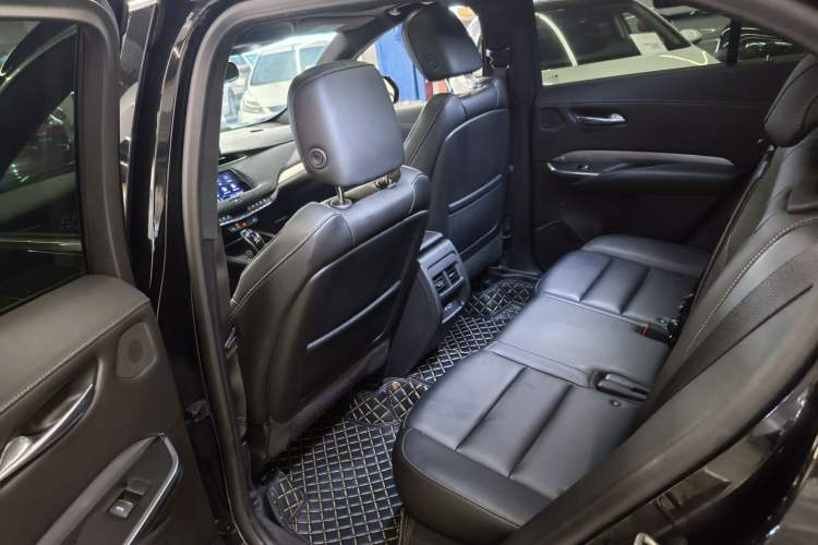 Used Cadillac XT4 2021 28T Two-Wheel Drive Leading Version Interior 2