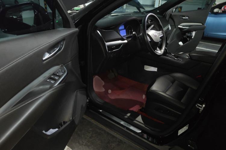 Used Cadillac XT4 2021 28T Two-Wheel Drive Leading Version Interior 3