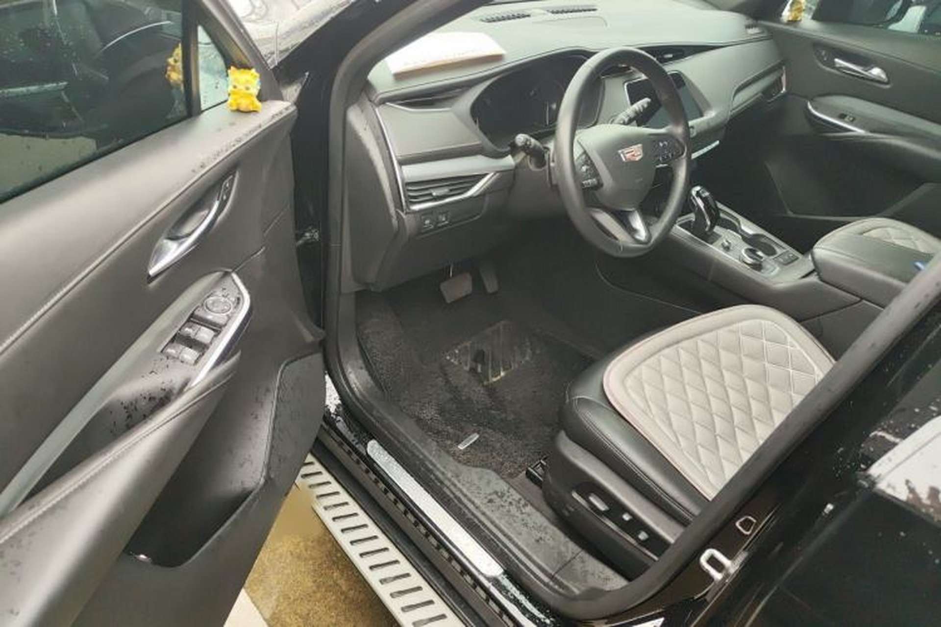 Used Cadillac XT4 2021 28T Two-Wheel Drive Luxury Version Interior 3