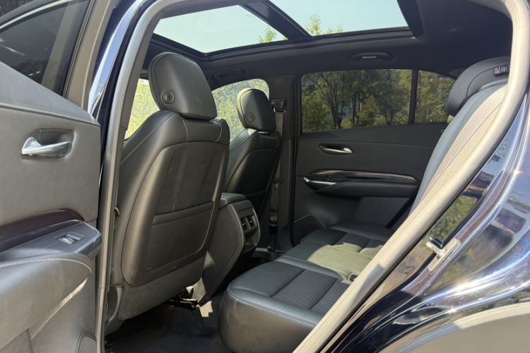 Used Cadillac XT4 2021 28T Two-Wheel Drive Tech Edition Interior 3