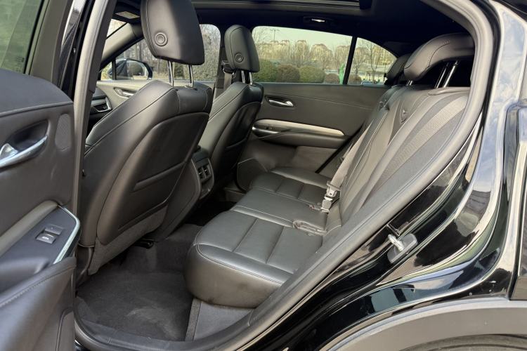 Used Cadillac XT4 2021 28T Two-Wheel Drive Leading Version Interior 3