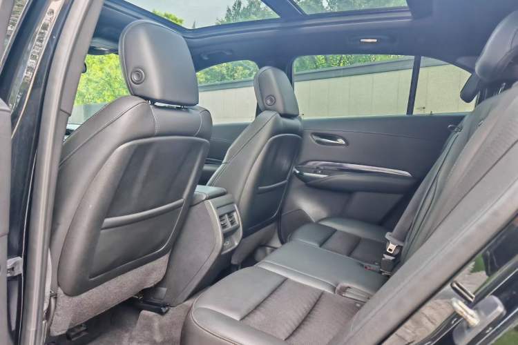 Used Cadillac XT4 2021 28T Two-Wheel Drive Tech Edition Interior 3