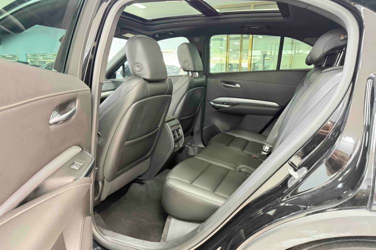 Used Cadillac XT4 2021 28T Two-Wheel Drive Luxury Version Interior 3