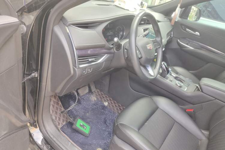 Used Cadillac XT4 2021 28T Two-Wheel Drive Tech Edition Interior 3