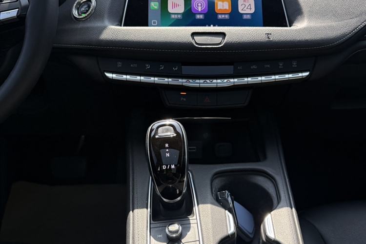 Used Cadillac XT4 2021 28T Two-Wheel Drive Tech Edition Interior 4