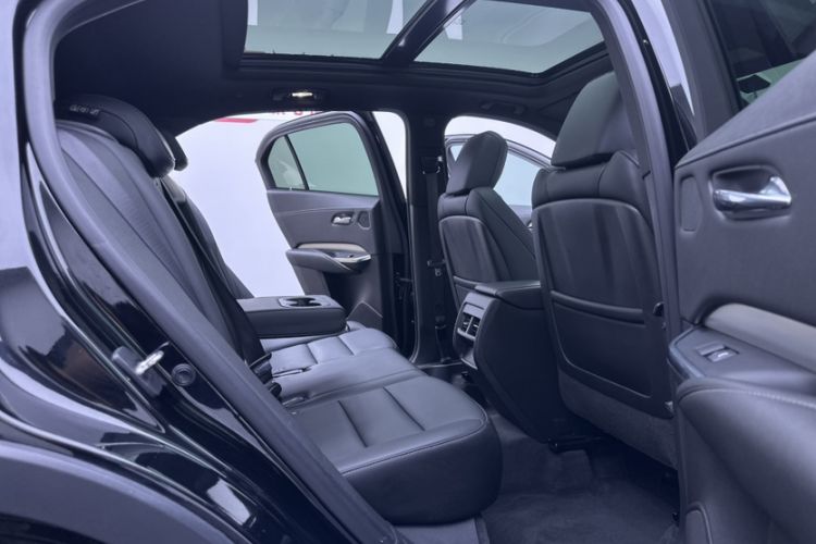 Used Cadillac XT4 2021 28T Two-Wheel Drive Leading Version Interior 4