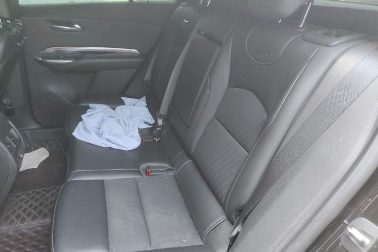 Used Cadillac XT4 2021 28T Two-Wheel Drive Tech Edition Interior 4