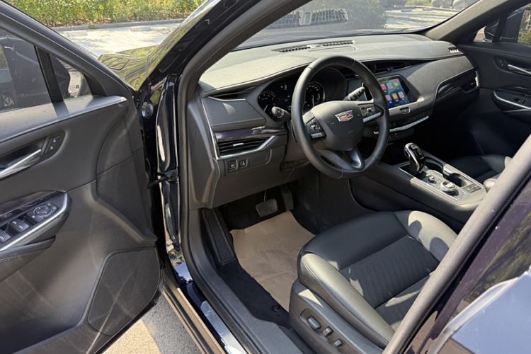 Used Cadillac XT4 2021 28T Two-Wheel Drive Tech Edition Interior 5