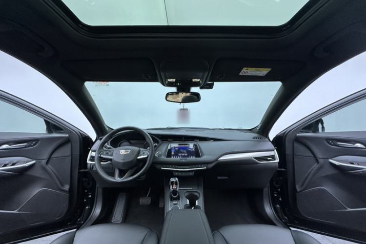 Used Cadillac XT4 2021 28T Two-Wheel Drive Leading Version Interior 5