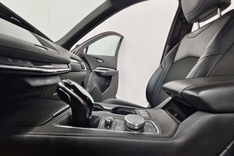 Used Cadillac XT4 2021 28T Two-Wheel Drive Tech Edition Interior 5