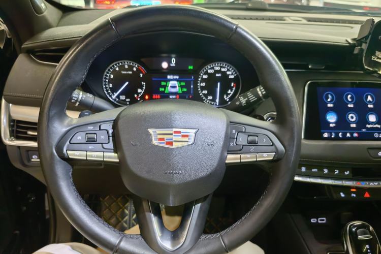 Used Cadillac XT4 2021 28T Two-Wheel Drive Leading Version Interior 5